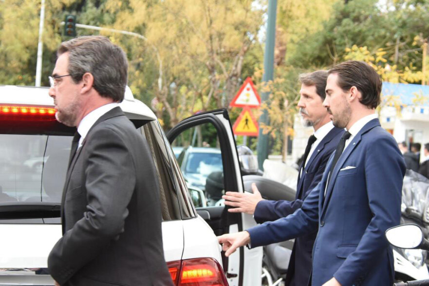 Στο Μέγαρο Μαξίμου οι τρεις γιοι του τέως βασιλιά Κωνσταντίνου - Δείτε φωτογραφίες 