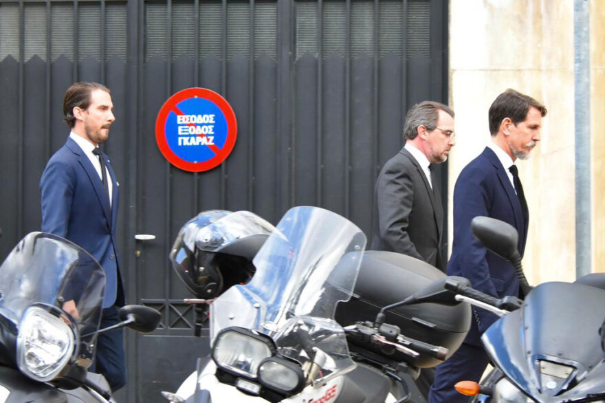 Στο Μέγαρο Μαξίμου οι τρεις γιοι του τέως βασιλιά Κωνσταντίνου - Δείτε φωτογραφίες 