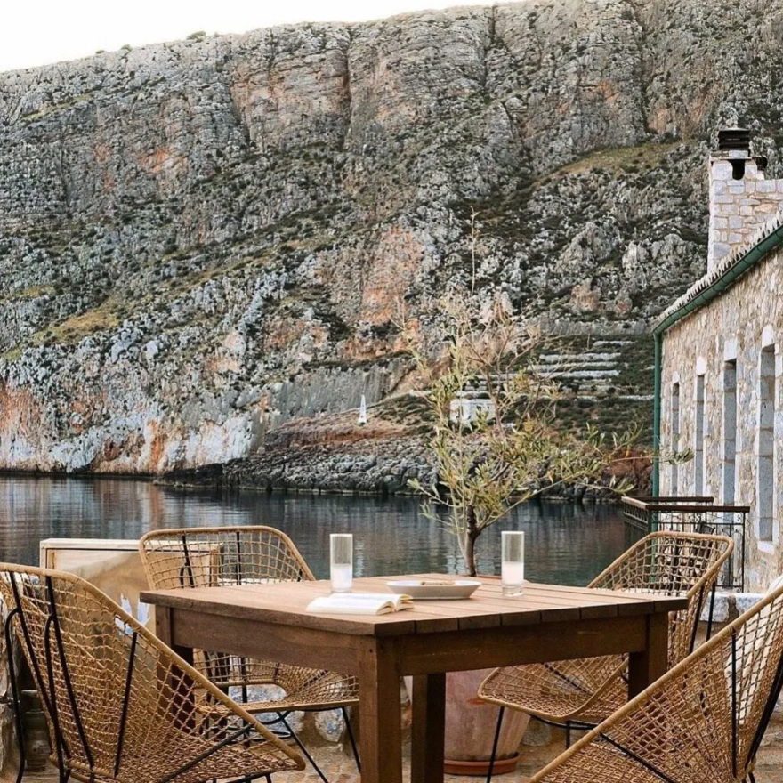 Kyrimai: Το ιστορικό ξενοδοχείο στον Γερολιμένα της Μάνης βραβεύεται ξανά