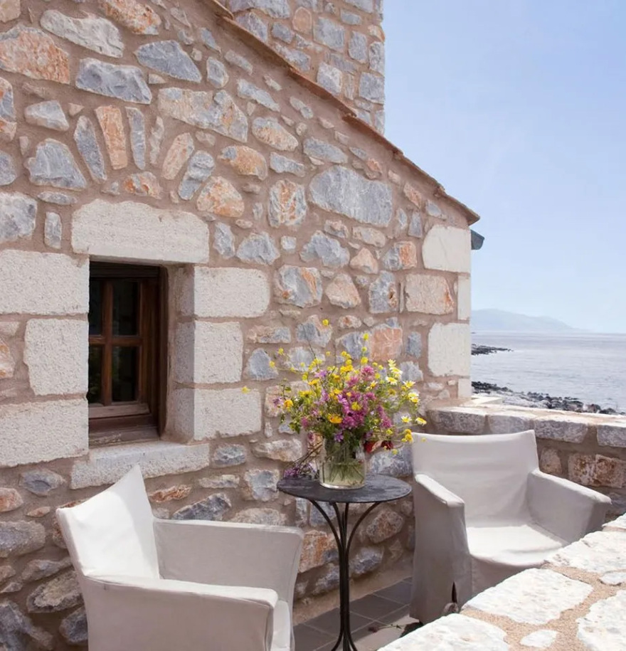 Kyrimai: Το ιστορικό ξενοδοχείο στον Γερολιμένα της Μάνης βραβεύεται ξανά