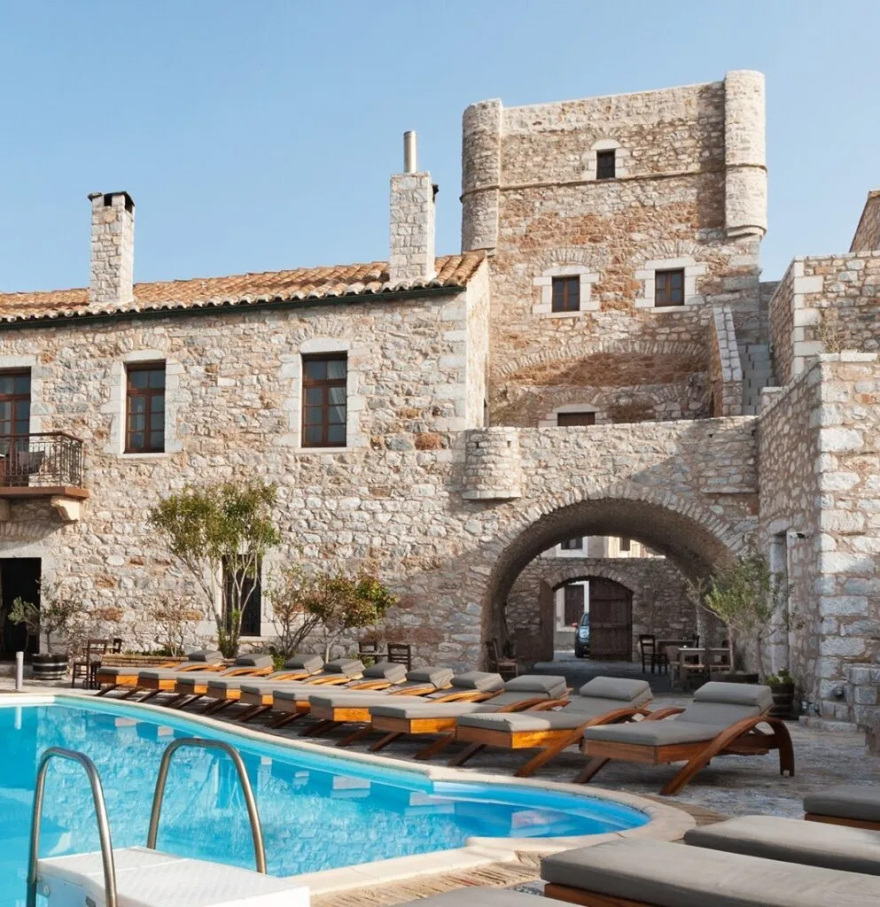 Kyrimai: Το ιστορικό ξενοδοχείο στον Γερολιμένα της Μάνης βραβεύεται ξανά