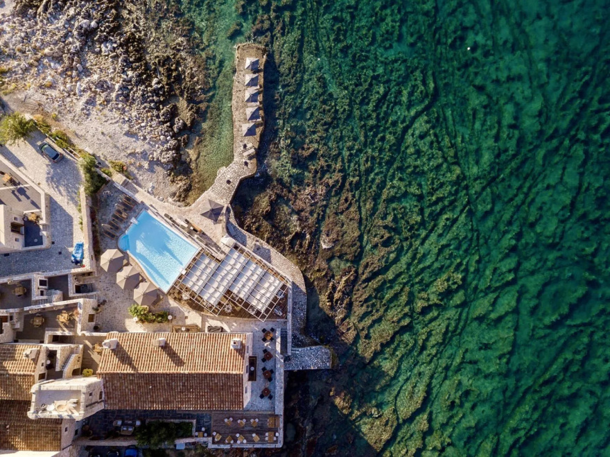 Kyrimai: Το ιστορικό ξενοδοχείο στον Γερολιμένα της Μάνης βραβεύεται ξανά