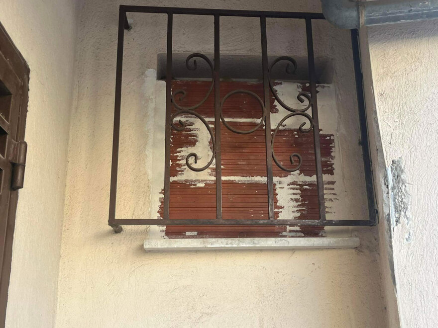 Θεσσαλονίκη: Διέρρηξε κατάστημα ψιλικών και συνελήφθη όταν πήγε να ζητήσει το χαμένο του κινητό - Δείτε βίντεο