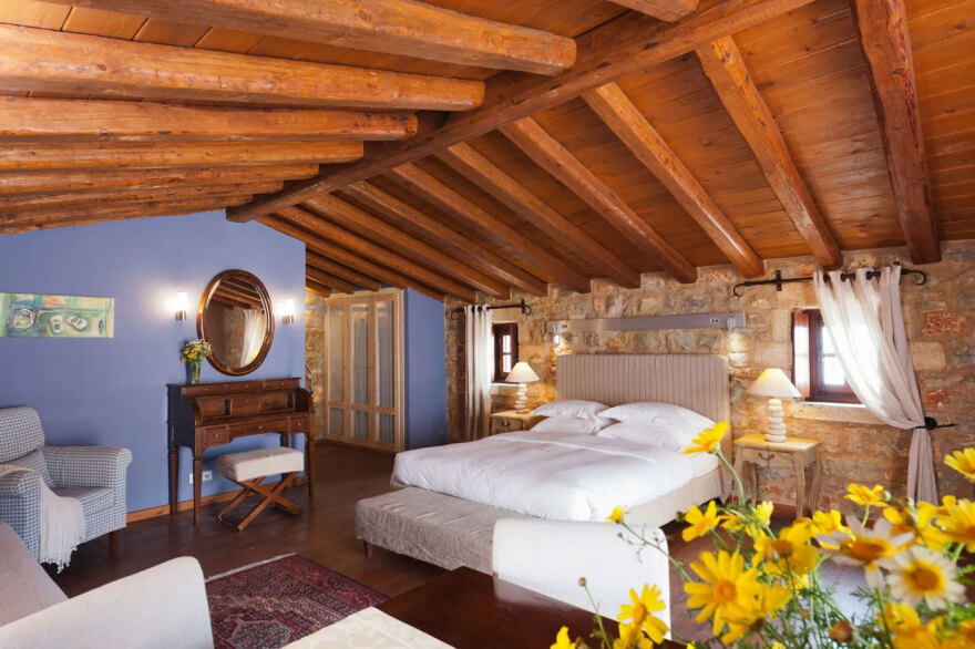 Kyrimai: Το ιστορικό ξενοδοχείο στον Γερολιμένα της Μάνης βραβεύεται ξανά