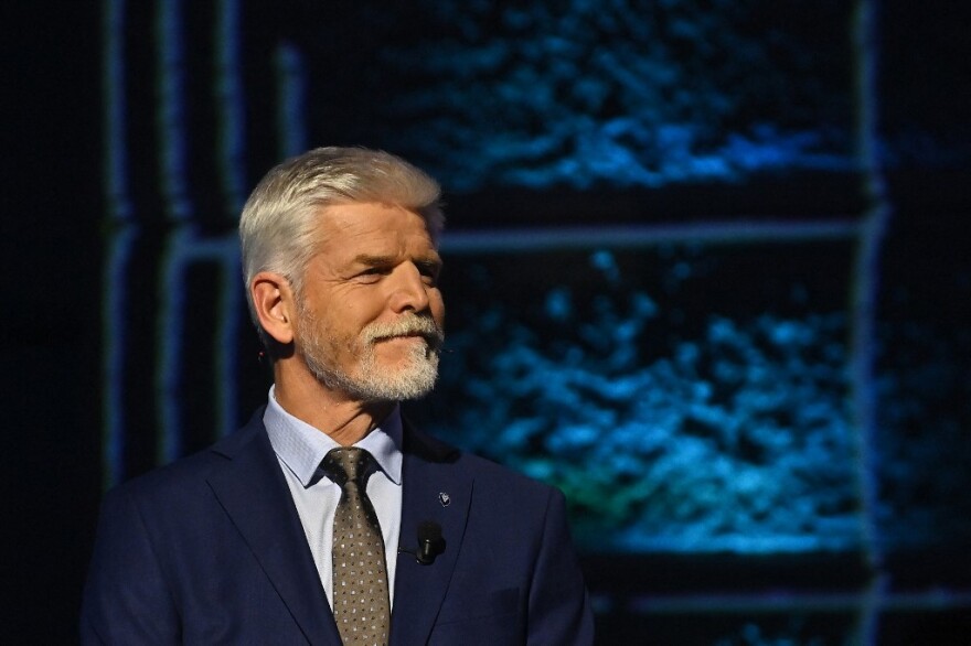 Εκλογές στην Τσεχία: Στην κούρσα της προεδρίας ένας δισεκατομμυριούχος, ένας στρατηγός και μια καθηγήτρια