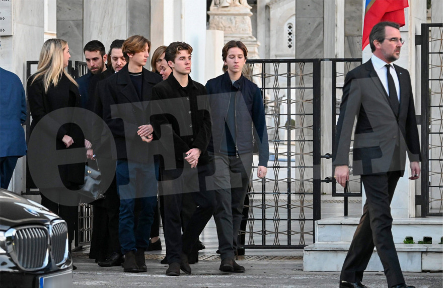 Τέως βασιλιάς Κωνσταντίνος: Σύσσωμη η οικογένειά του για το τρισάγιο στο Α’ Νεκροταφείο - Δείτε φωτογραφίες