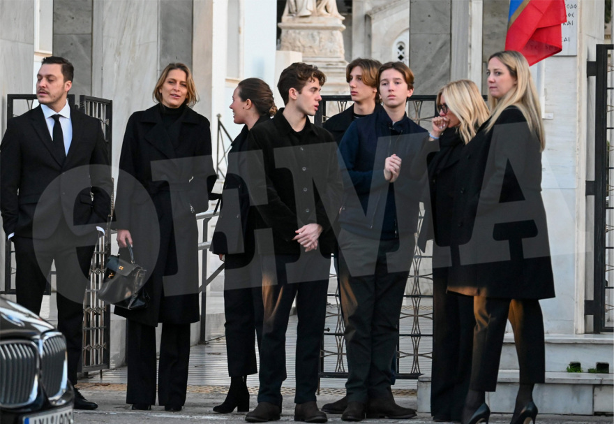 Τέως βασιλιάς Κωνσταντίνος: Σύσσωμη η οικογένειά του για το τρισάγιο στο Α’ Νεκροταφείο - Δείτε φωτογραφίες