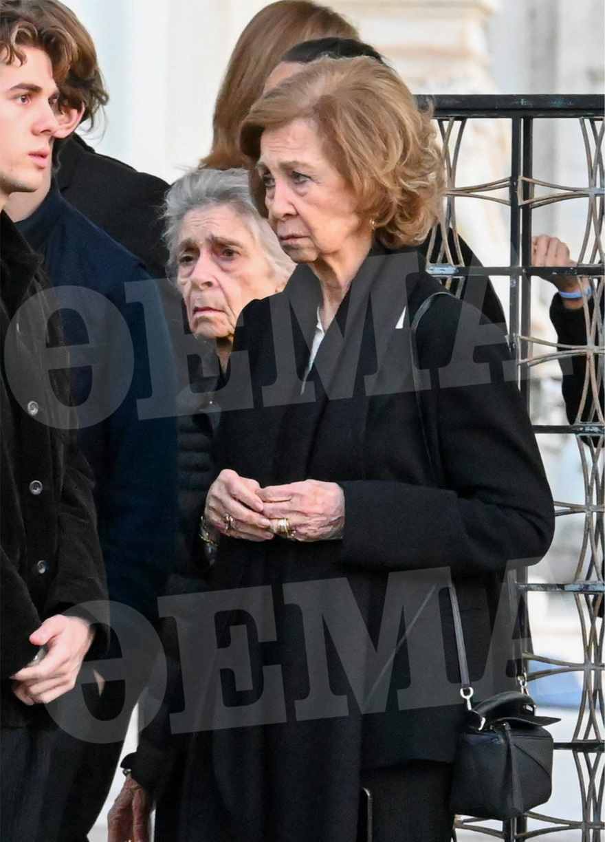 Τέως βασιλιάς Κωνσταντίνος: Σύσσωμη η οικογένειά του για το τρισάγιο στο Α’ Νεκροταφείο - Δείτε φωτογραφίες