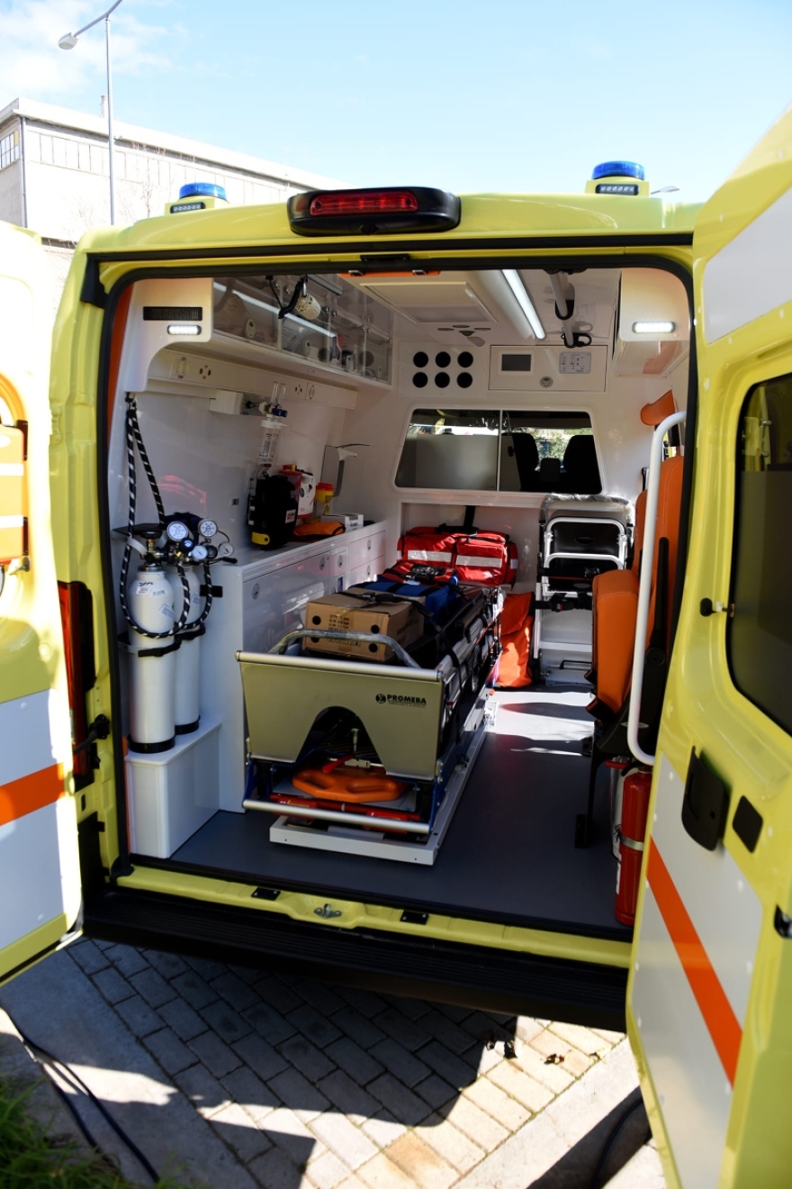 Δύο υπερσύγχρονα ασθενοφόρα στο πλευρό των νησιωτών