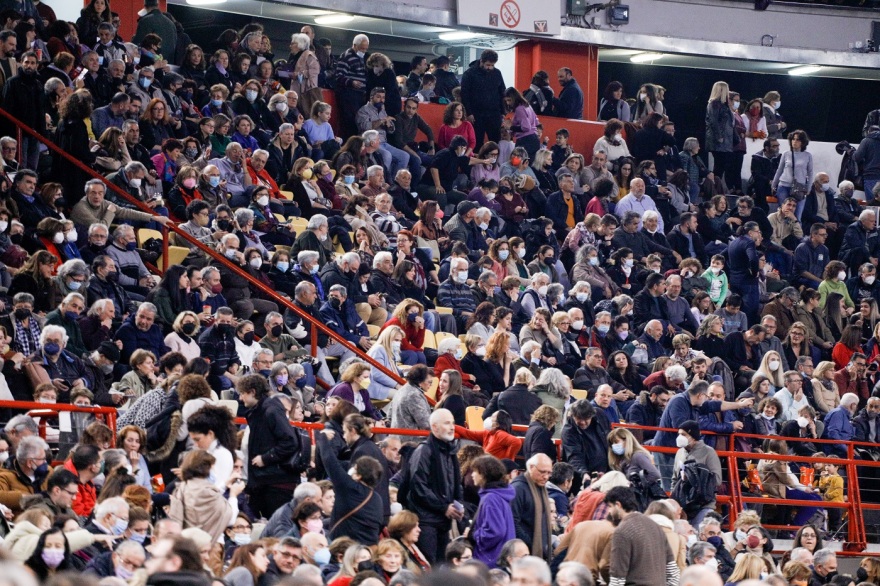 Το αδιαχώρητο στο ΣΕΦ για τη συναυλία - αφιέρωμα στον Σταύρο Ξαρχάκο - Δείτε βίντεο  και φωτογραφίες)