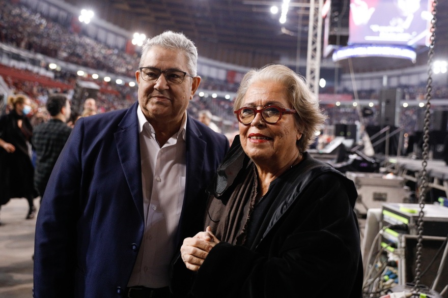 Το αδιαχώρητο στο ΣΕΦ για τη συναυλία - αφιέρωμα στον Σταύρο Ξαρχάκο - Δείτε βίντεο  και φωτογραφίες)