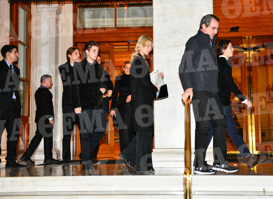 Τέως βασιλιάς Κωνσταντίνος: Στην Ελλάδα για την κηδεία του παππού τους τα παιδιά του Παύλου και της Μαρί Σαντάλ