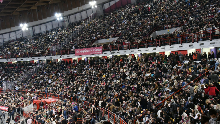 Το αδιαχώρητο στο ΣΕΦ για τη συναυλία - αφιέρωμα στον Σταύρο Ξαρχάκο - Δείτε βίντεο  και φωτογραφίες)