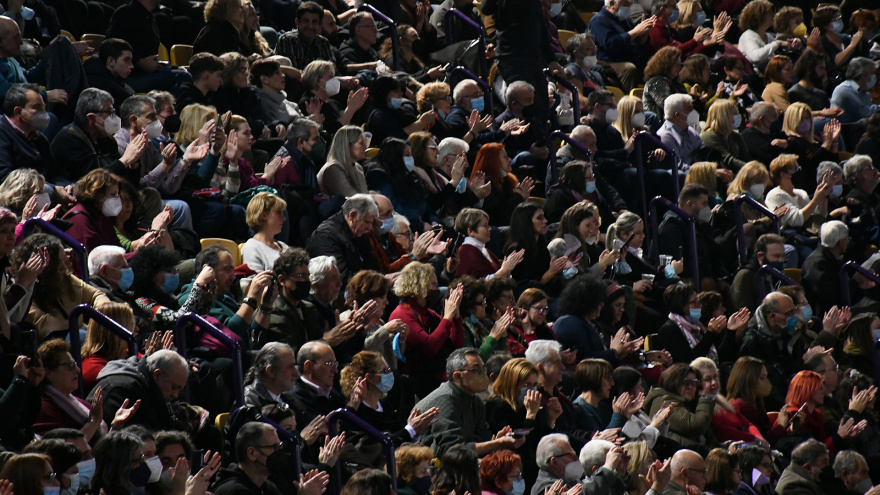 Το αδιαχώρητο στο ΣΕΦ για τη συναυλία - αφιέρωμα στον Σταύρο Ξαρχάκο - Δείτε βίντεο  και φωτογραφίες)