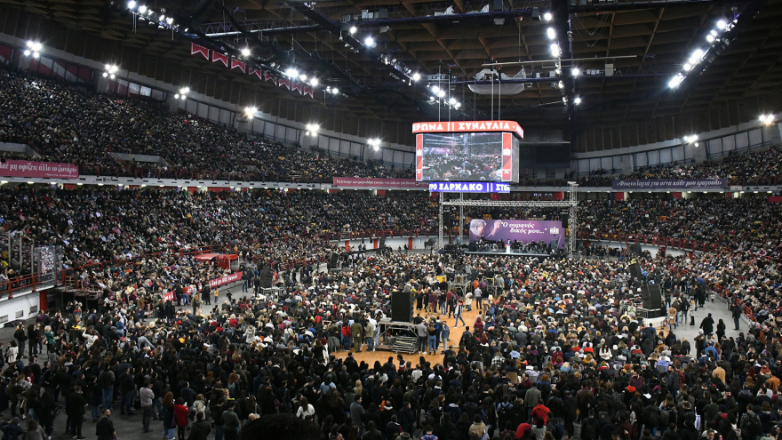 Το αδιαχώρητο στο ΣΕΦ για τη συναυλία - αφιέρωμα στον Σταύρο Ξαρχάκο - Δείτε βίντεο  και φωτογραφίες)