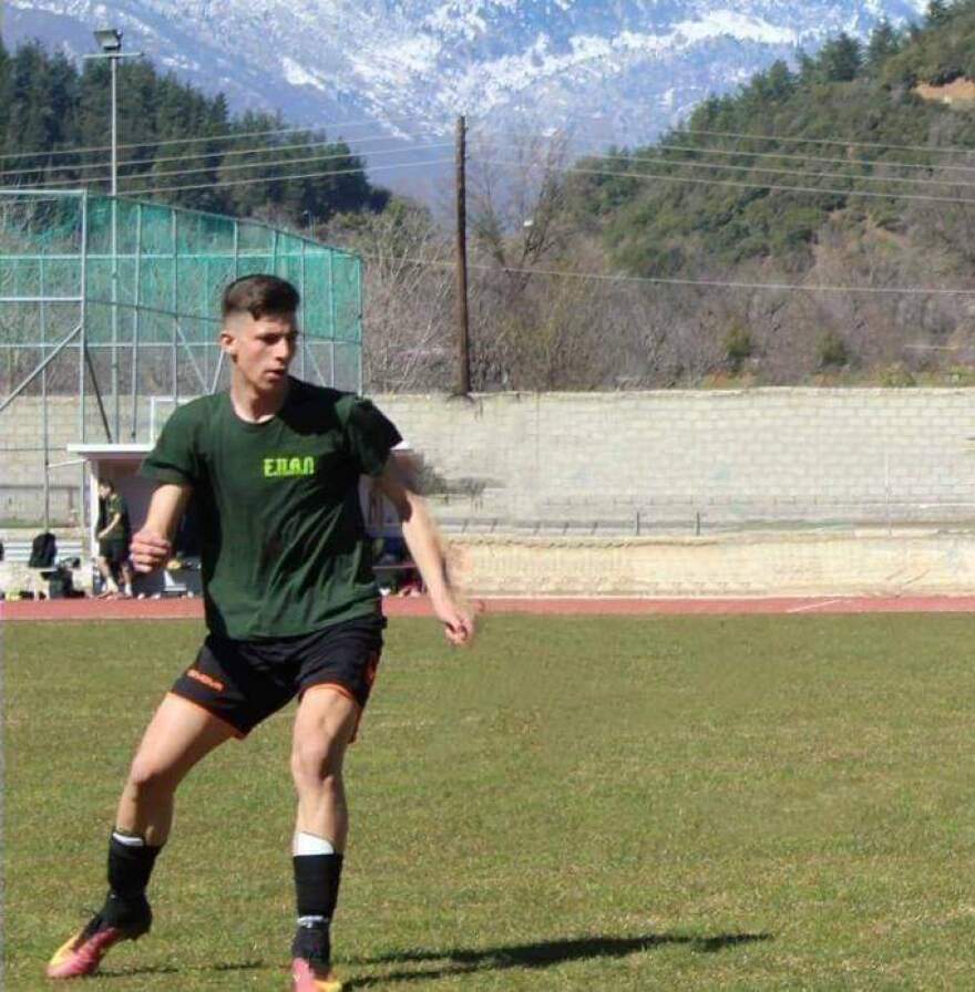 Καρδίτσα: Θρήνος για τον 20χρονο Ηλία στο Μουζάκι - «Ήταν μια χαρά και ξαφνικά κατέρρευσε στο γήπεδο»