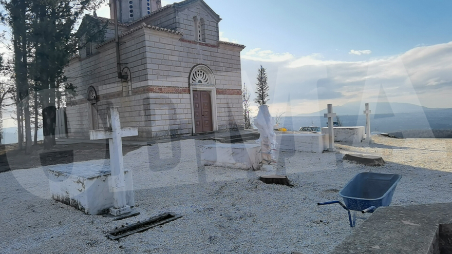 Κηδεία τέως βασιλιά: Η Μενδώνη στις εργασίες στους βασιλικούς τάφους στο Τατόι