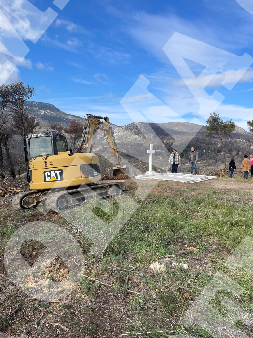 Κηδεία τέως βασιλιά: Η Μενδώνη στις εργασίες στους βασιλικούς τάφους στο Τατόι