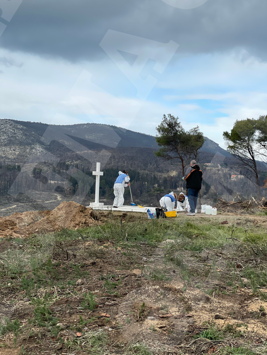 Κηδεία τέως βασιλιά: Η Μενδώνη στις εργασίες στους βασιλικούς τάφους στο Τατόι