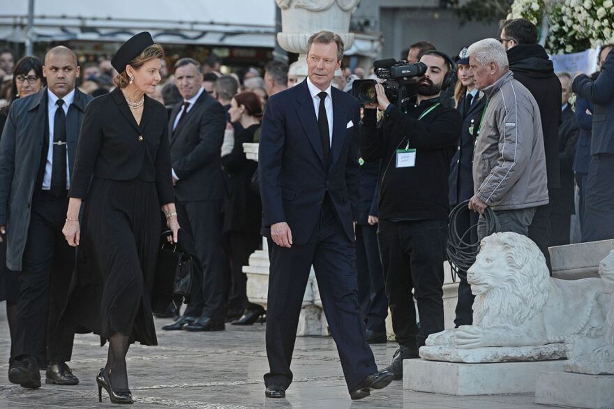 Τέως βασιλιάς Κωνσταντίνος - Γαλλία: Τι γράφει ο Τύπος για την κηδεία του