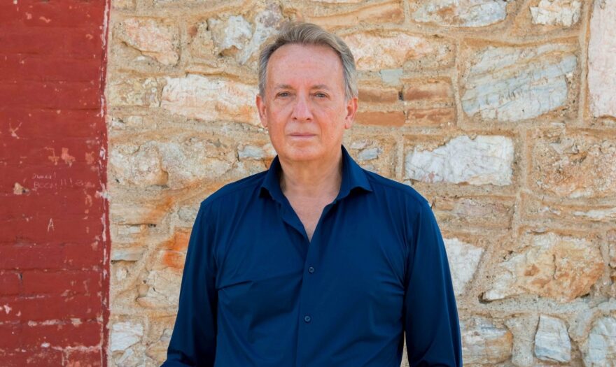 Γιώργος Νταλάρας: Κυκλοφορεί το νέο τραγούδι του «Για τα μάτια σου υπάρχω»