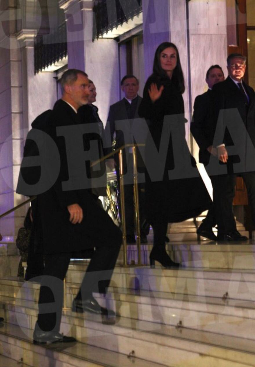 Φωτογραφίες: Ανακωχή για Μαρί Σαντάλ και βασίλισσα Λετίθια - Περπατούν ξανά «αγκαζέ» και χαμογελαστές