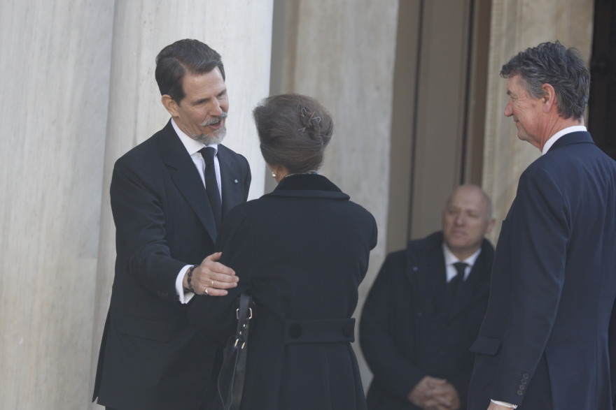 Κηδεία τέως βασιλιά Κωνσταντίνου: Τα βρετανικά ΜΜΕ για τη μελαγχολική πριγκίπισσα Άννα μαζί με άλλους εστεμμένους