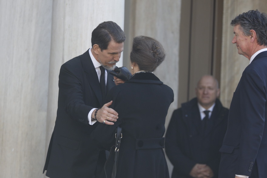 Κηδεία τέως βασιλιά Κωνσταντίνου: Τα βρετανικά ΜΜΕ για τη μελαγχολική πριγκίπισσα Άννα μαζί με άλλους εστεμμένους