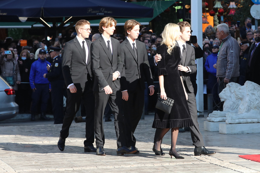 Τέως βασιλιάς Κωνσταντίνος: Η αυλαία έπεσε - Όλα όσα έγιναν στο τελευταίο αντίο