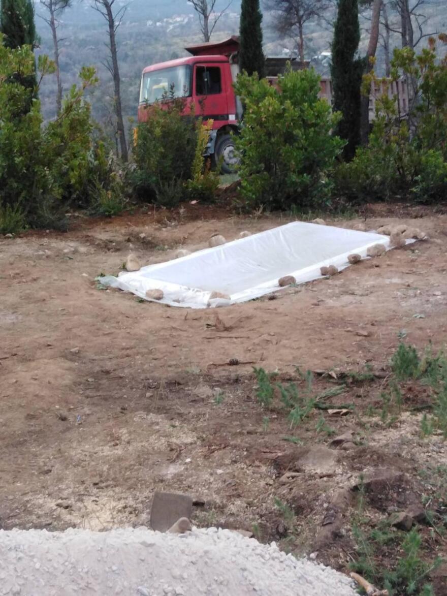 Τέως βασιλιάς Κωνσταντίνος-Τατόι: Εικόνες από τη μεταμόρφωση - εξπρές για την τελετή της ταφής του 