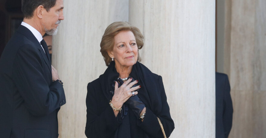 Κηδεία τέως βασιλιά Κωνσταντίνου: Με τον εθνικό ύμνο ο αποχαιρετισμός στη Μητρόπολη 