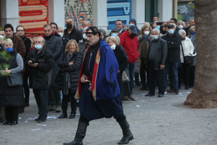 Τέως βασιλιάς Κωνσταντίνος: Δείτε φωτογραφίες και βίντεο από το λαϊκό προσκύνημα στη σορό του