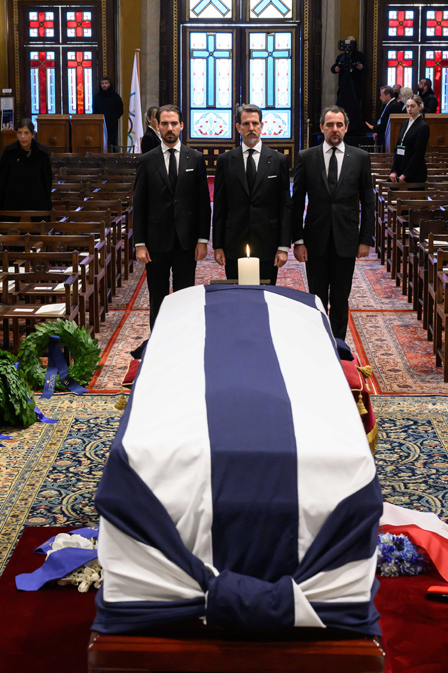 Τέως βασιλιάς Κωνσταντίνος: Η αυλαία έπεσε - Όλα όσα έγιναν στο τελευταίο αντίο