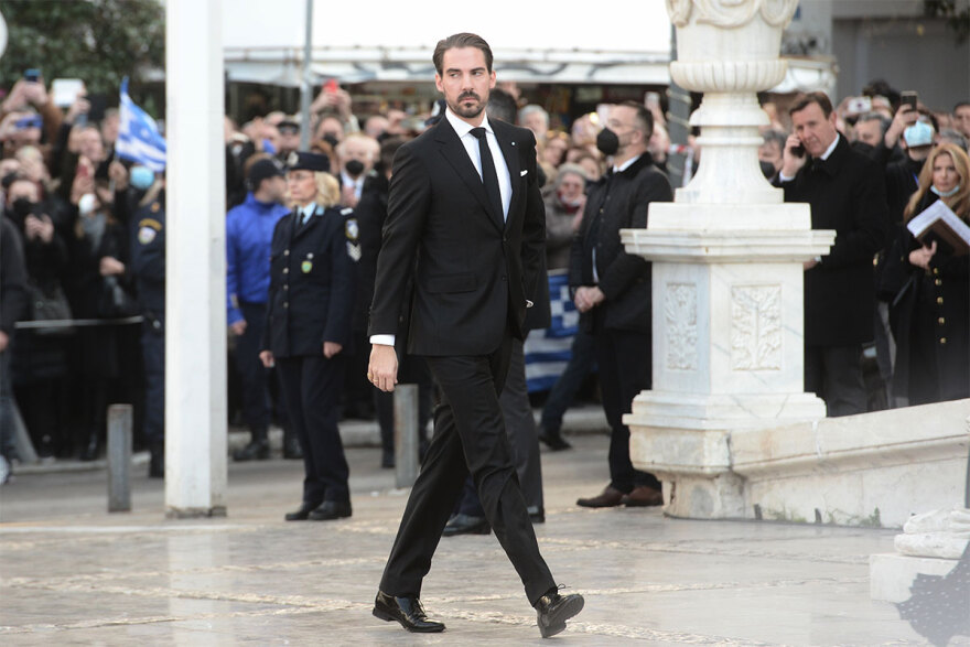 Κηδεία τέως βασιλιά Κωνσταντίνου: Με τον εθνικό ύμνο ο αποχαιρετισμός στη Μητρόπολη 