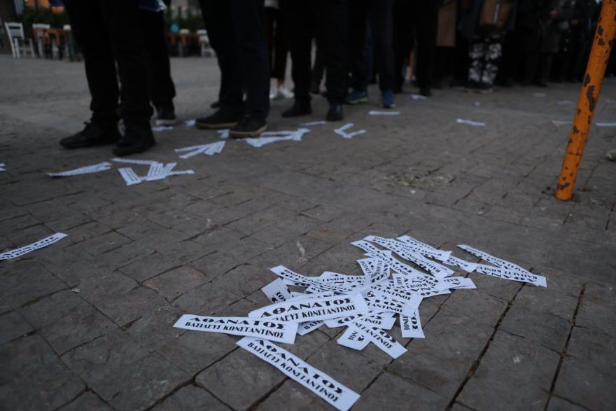 Τέως βασιλιάς Κωνσταντίνος: Δείτε φωτογραφίες και βίντεο από το λαϊκό προσκύνημα στη σορό του