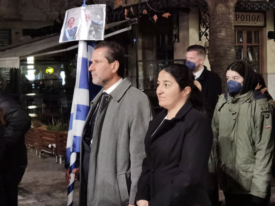 Τέως βασιλιάς Κωνσταντίνος: Δείτε φωτογραφίες και βίντεο από το λαϊκό προσκύνημα στη σορό του