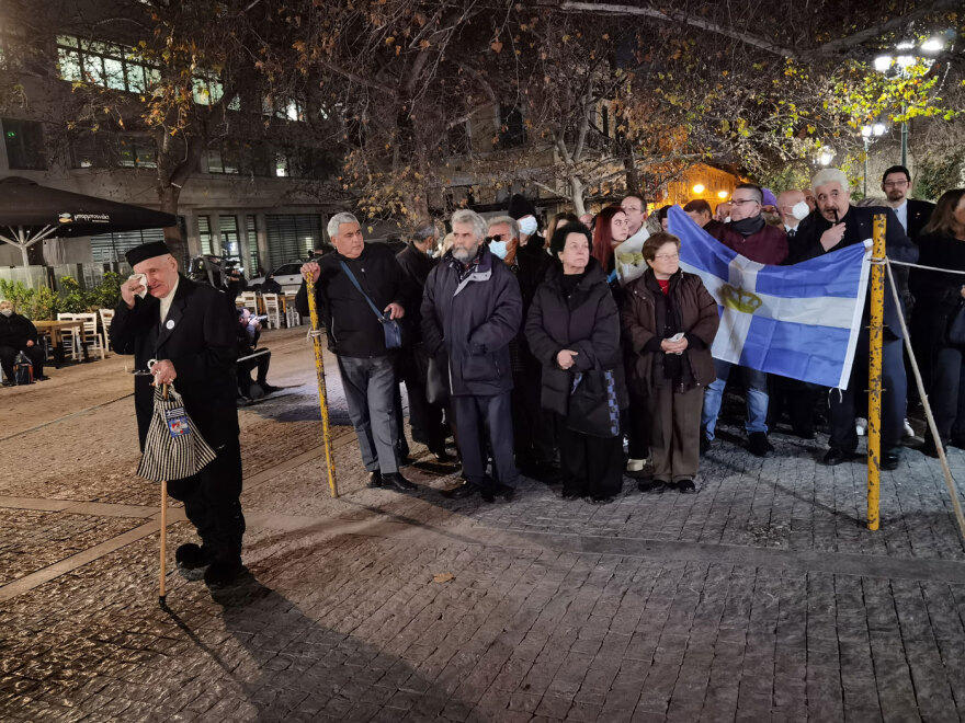 Τέως βασιλιάς Κωνσταντίνος: Δείτε φωτογραφίες και βίντεο από το λαϊκό προσκύνημα στη σορό του