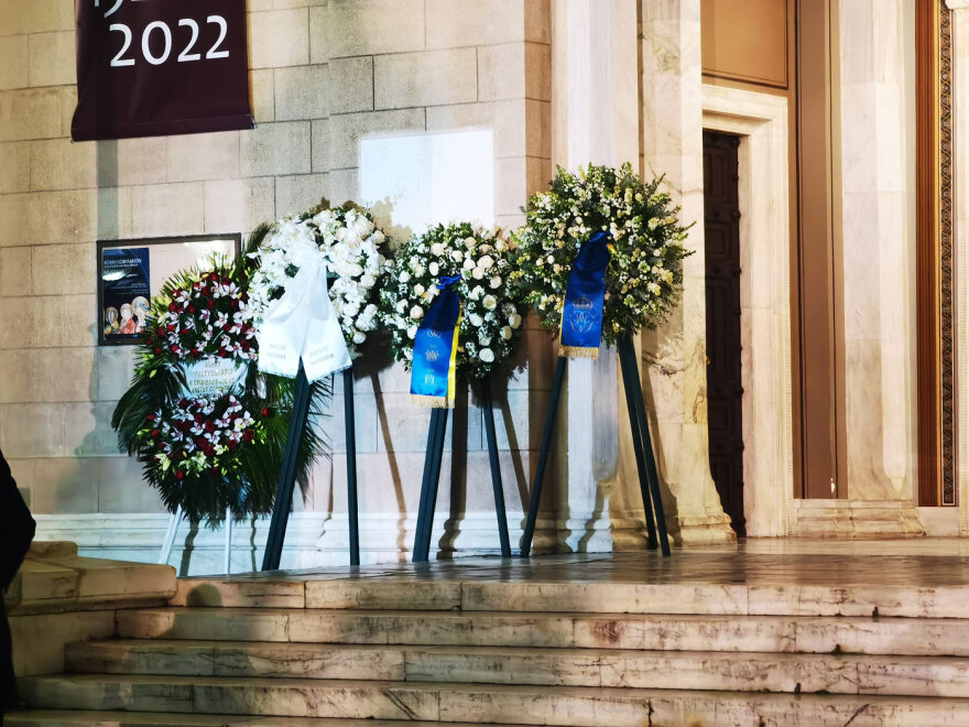 Τέως βασιλιάς Κωνσταντίνος: Δείτε φωτογραφίες και βίντεο από το λαϊκό προσκύνημα στη σορό του