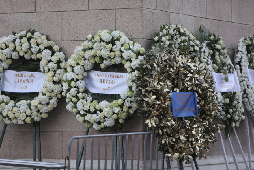 Τέως βασιλιάς Κωνσταντίνος: Δείτε φωτογραφίες και βίντεο από το λαϊκό προσκύνημα στη σορό του