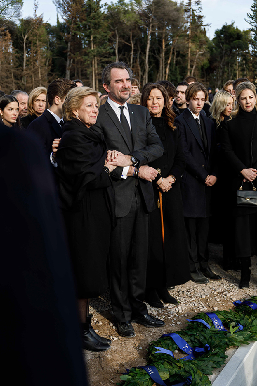 Κηδεία τέως βασιλιά Κωνσταντίνου: Αναχωρούν από την Αθήνα οι βασιλικές οικογένειες