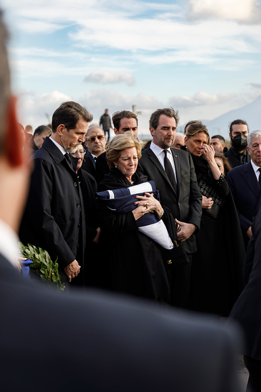 Κηδεία τέως βασιλιά Κωνσταντίνου: Αναχωρούν από την Αθήνα οι βασιλικές οικογένειες