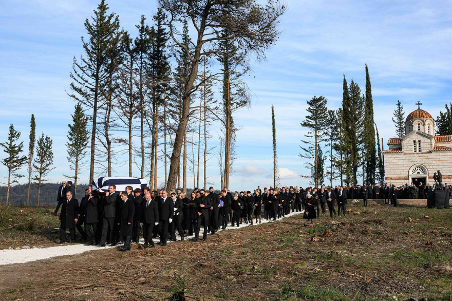 Κηδεία τέως βασιλιά Κωνσταντίνου: Αναχωρούν από την Αθήνα οι βασιλικές οικογένειες