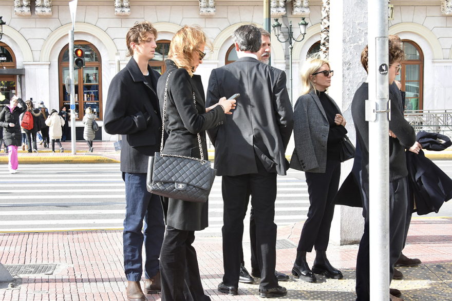 Τέως βασιλιάς Κωνσταντίνος: Βόλτα στο κέντρο της Αθήνας για την οικογένειά του - Δείτε φωτογραφίες