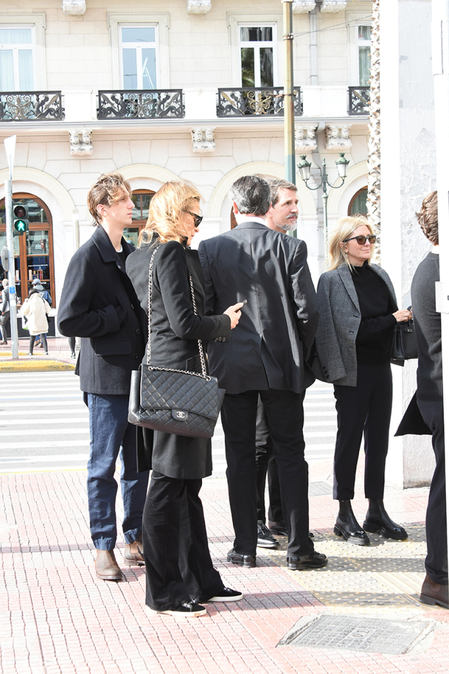 Τέως βασιλιάς Κωνσταντίνος: Βόλτα στο κέντρο της Αθήνας για την οικογένειά του - Δείτε φωτογραφίες