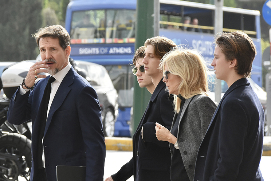 Τέως βασιλιάς Κωνσταντίνος: Βόλτα στο κέντρο της Αθήνας για την οικογένειά του - Δείτε φωτογραφίες