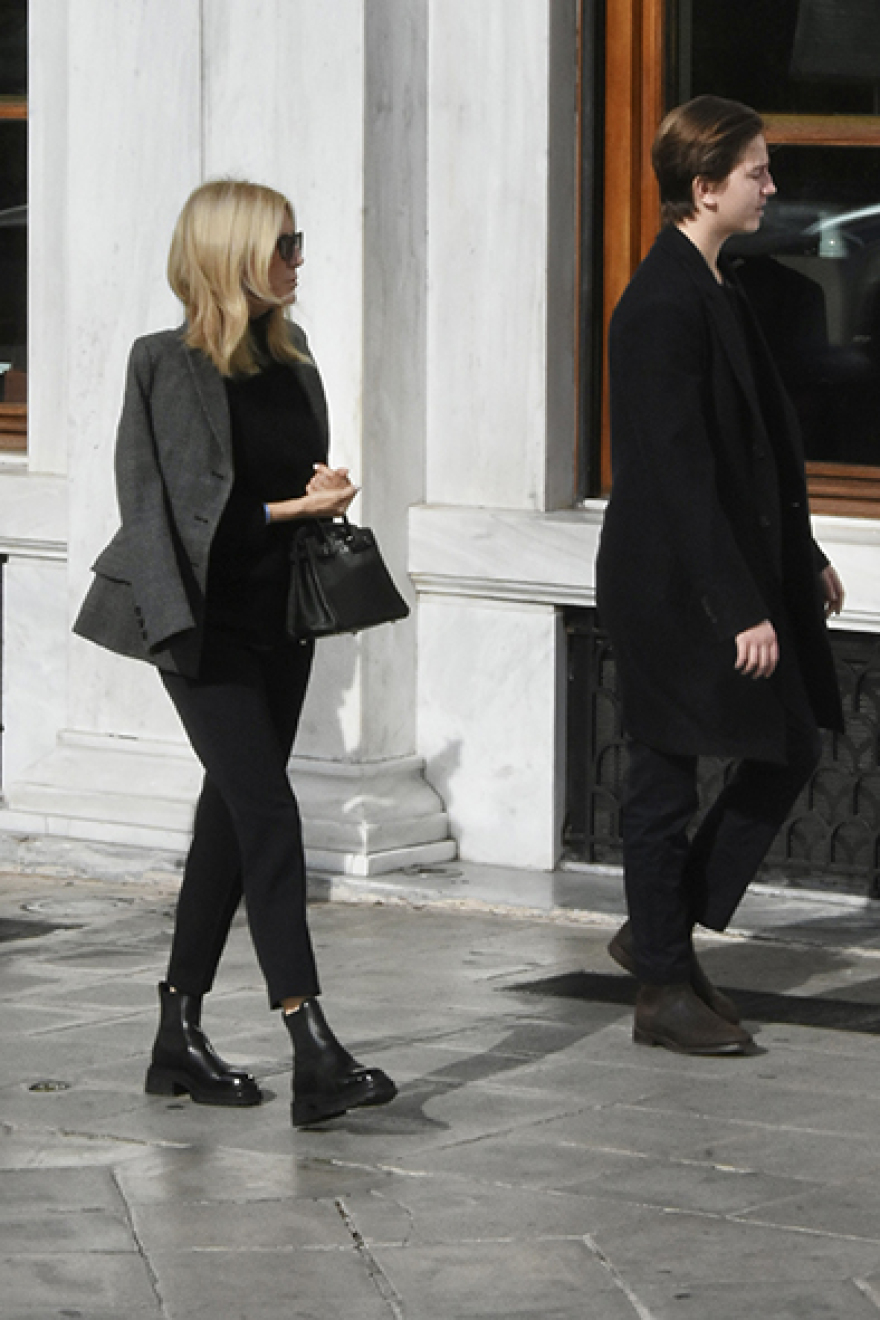 Τέως βασιλιάς Κωνσταντίνος: Βόλτα στο κέντρο της Αθήνας για την οικογένειά του - Δείτε φωτογραφίες