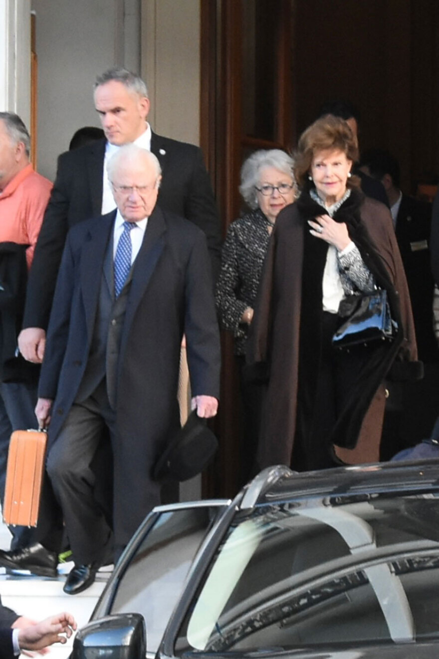 Κηδεία τέως βασιλιά Κωνσταντίνου: Αναχωρούν από την Αθήνα οι βασιλικές οικογένειες