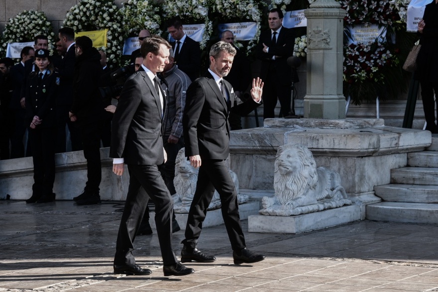 Τέως βασιλιάς Κωνσταντίνος: Με απουσίες και «βασιλικές εκπλήξεις» η κηδεία 