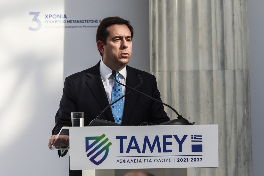 Μηταράκης: Αυστηρή αλλά δίκαιη η πολιτική της Ελλάδας στο μεταναστευτικό