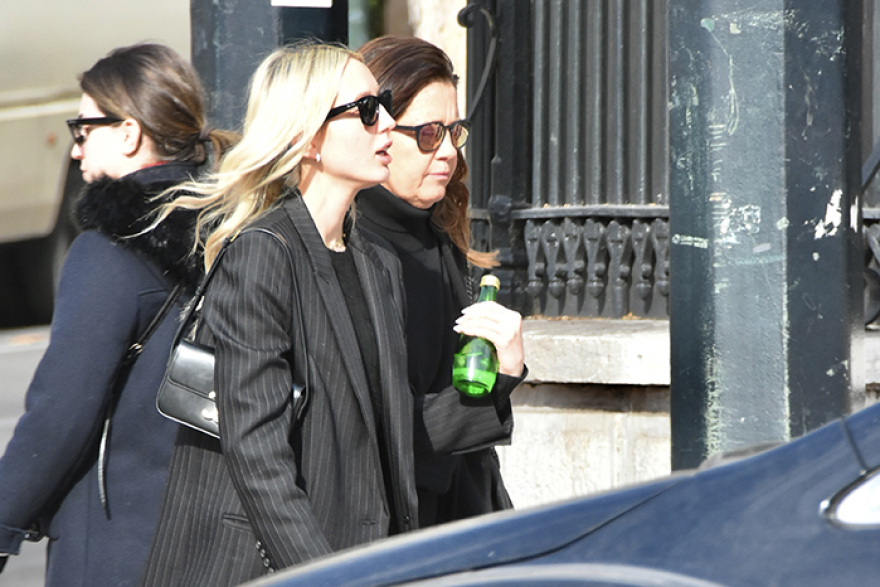 Τέως βασιλιάς Κωνσταντίνος: Βόλτα στο κέντρο της Αθήνας για την οικογένειά του - Δείτε φωτογραφίες